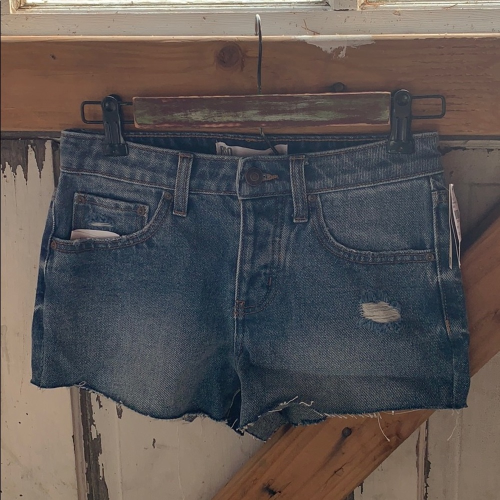 RSQ Boyfriend Distressed Cut Off Shorts 00/w23 NWT